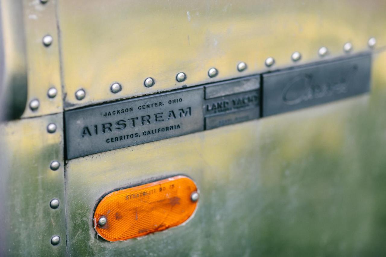 Silver Airstream Glamping & Rental Chichester Exterior foto