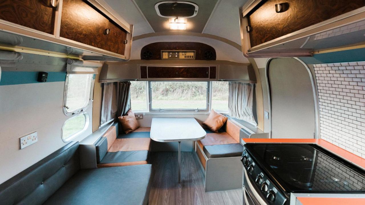 Silver Airstream Glamping & Rental Chichester Exterior foto