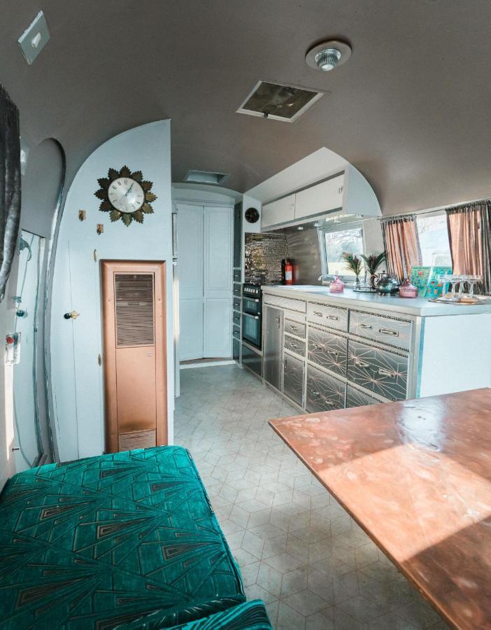 Silver Airstream Glamping & Rental Chichester Exterior foto