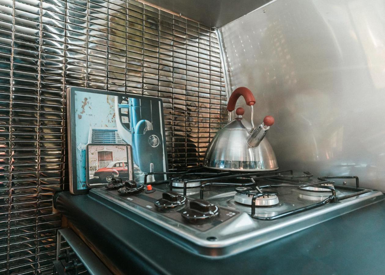Silver Airstream Glamping & Rental Chichester Exterior foto