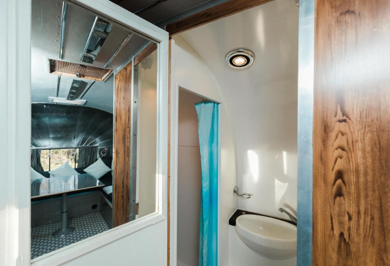 Silver Airstream Glamping & Rental Chichester Exterior foto