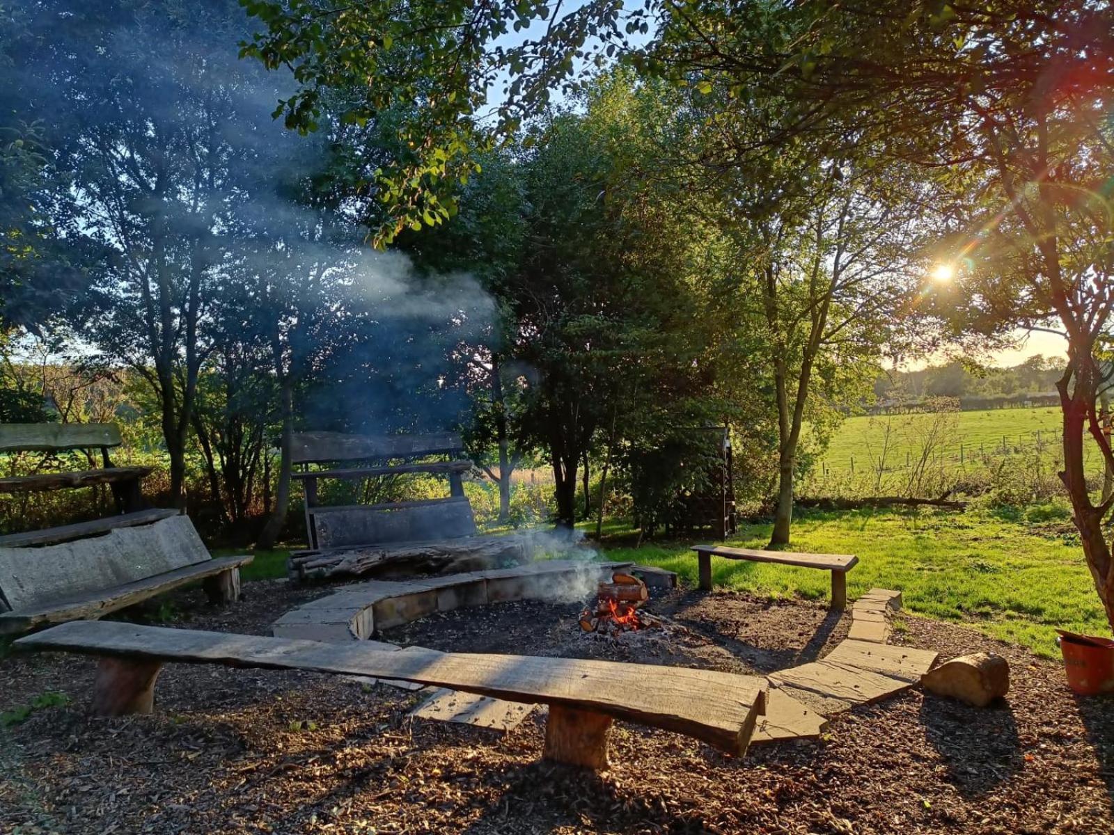 Silver Airstream Glamping & Rental Chichester Exterior foto